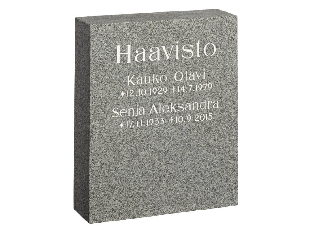 Harmaa hautakivi, jossa on vaaleat tekstit. Hautauspalvelu Kaiho - Hautakivet